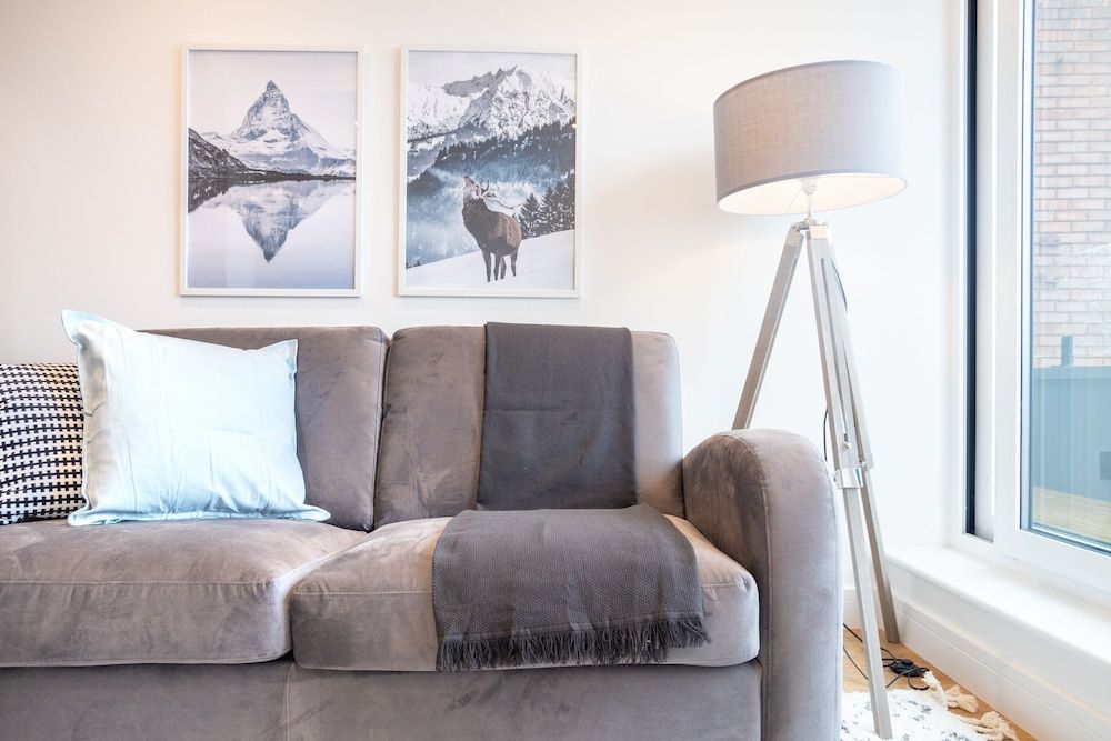 Deluxe & Chic 1 & 2 Bed Apts near Heathrow, Legoland, & Windsor Slough Apartment, 2 Bedrooms, Non Smoking 7