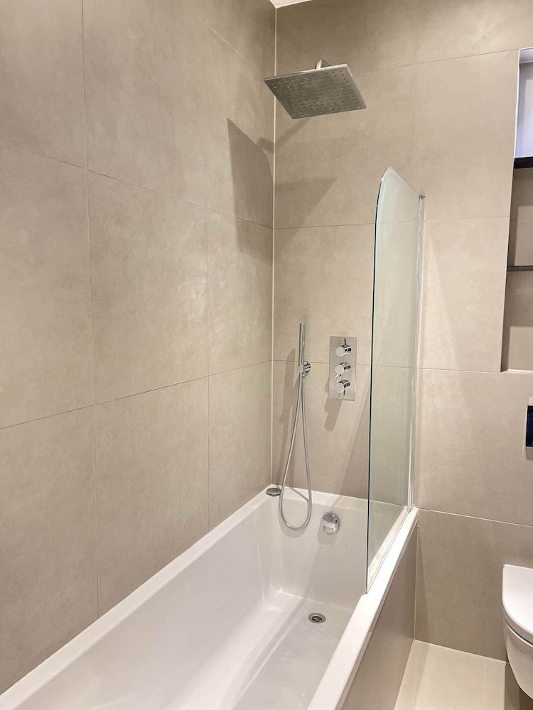 undefined Remarkable 1-bed Apartment in Slough 6