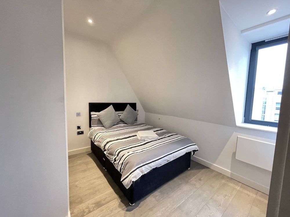 undefined Remarkable 1-bed Apartment in Slough 2