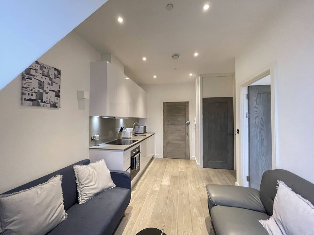 undefined Remarkable 1-bed Apartment in Slough 4