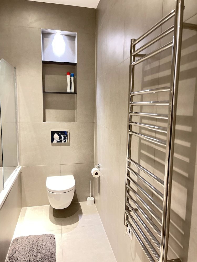 undefined Remarkable 1-bed Apartment in Slough 5