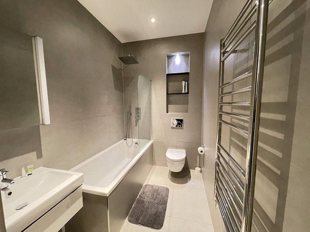 undefined Remarkable 1-bed Apartment in Slough 9