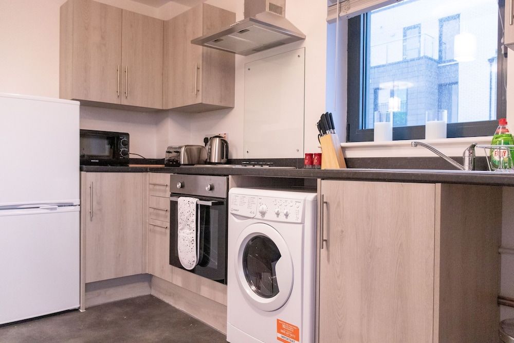 undefined Livestay - 2 Bed 2 Bath Minutes From Heathrow 9