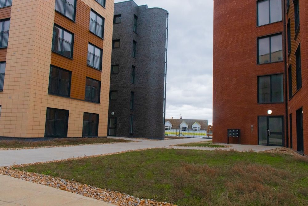 undefined Livestay - 2 Bed Apartment Free Parking Heathrow 2