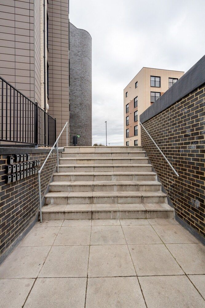 undefined Livestay-spacious Modern One Bed Apt Near Heathrow 3