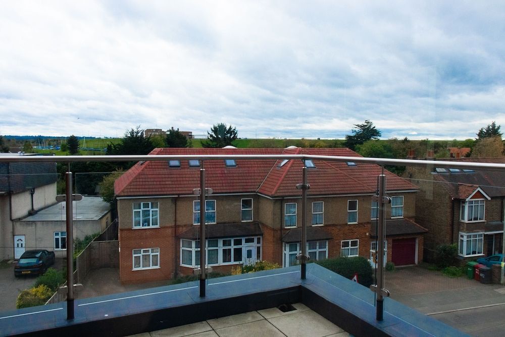 undefined Livestay-1bed Apt With Private Balcony Heathrow 2