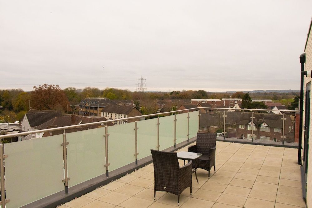 undefined Livestay - 3 bed Apt With Balcony Near Heathrow 8