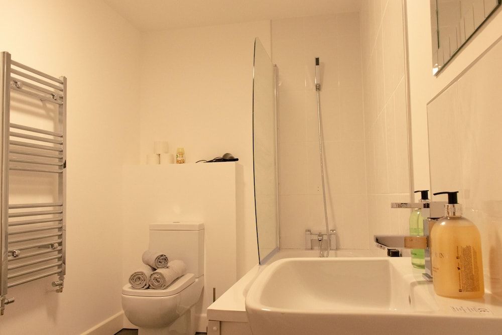 undefined Livestay - 3 bed Apt With Balcony Near Heathrow 9