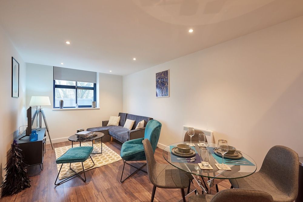 undefined 1BR Flat With a Double Bed - New Eton House Residence Slough 10