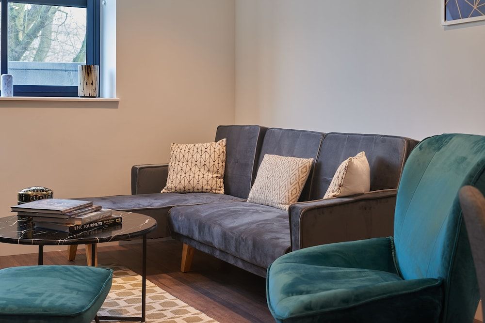 undefined 1BR Flat With a Double Bed - New Eton House Residence Slough 3