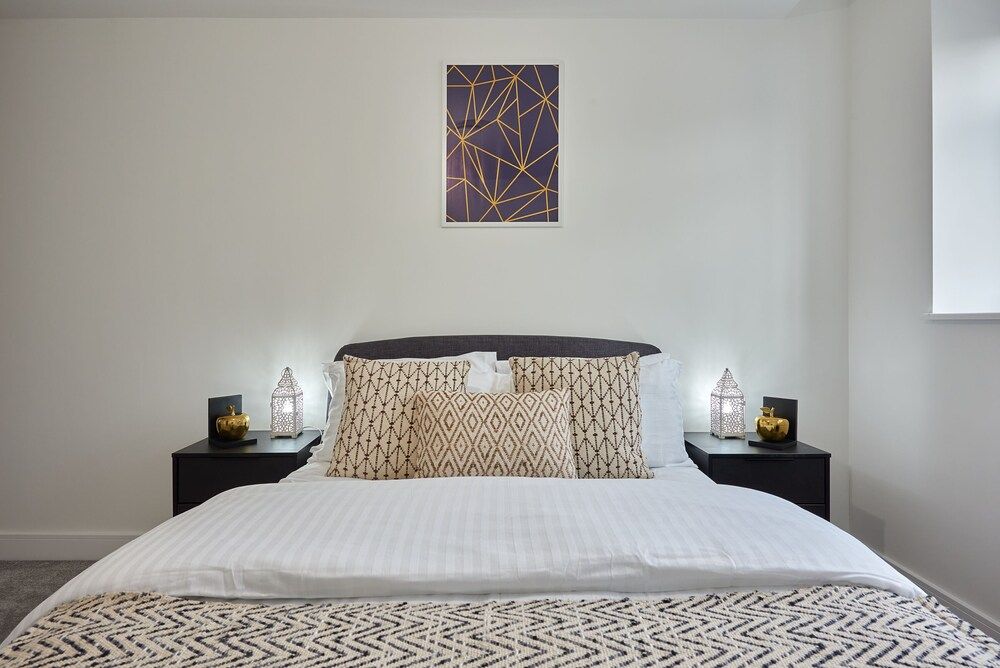 undefined 1BR Flat With a Double Bed - New Eton House Residence Slough 8