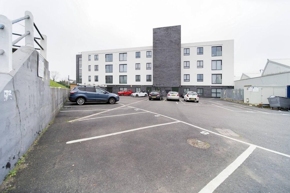 undefined Livestay - Luxury 2bed Apartment With Free Parking 10