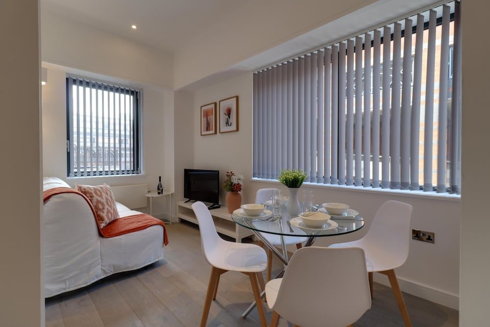 undefined Stunning 1-bed Apartment in the Heart of Slough 7