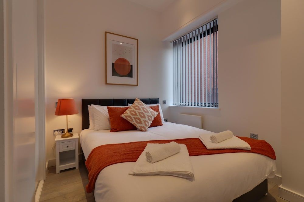 undefined Stunning 1-bed Apartment in the Heart of Slough 2