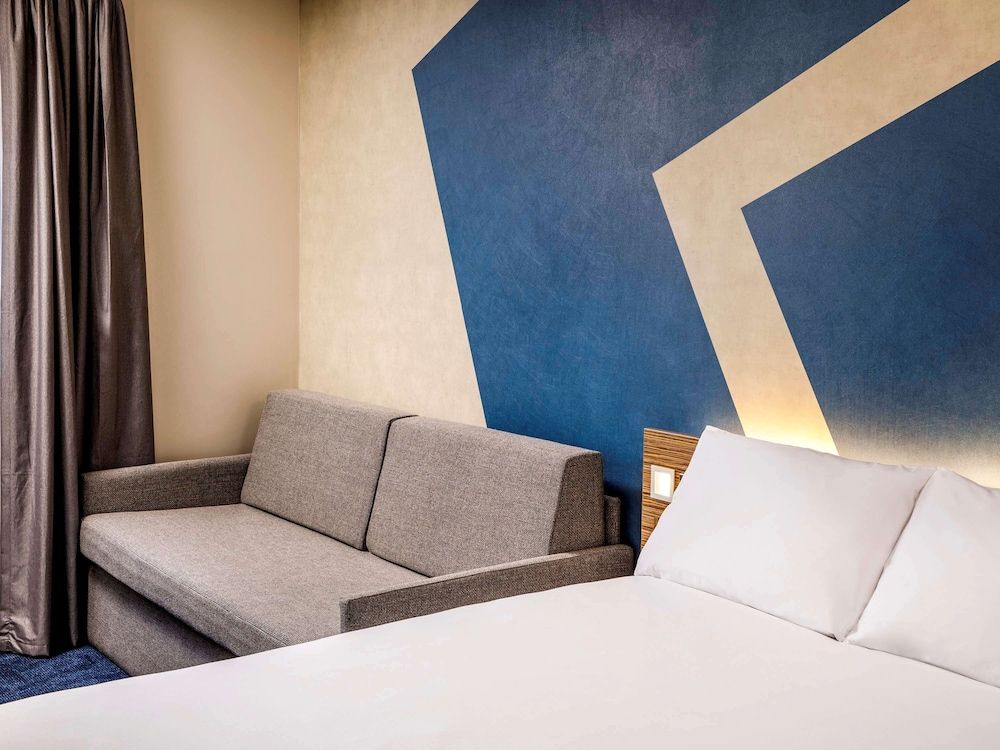 Ibis Budget Heathrow Terminal 5 Standard Room, 1 Double Bed with Sofa bed (Family) 2