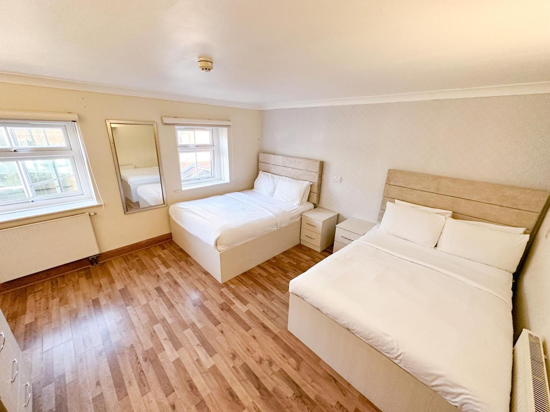 undefined Baylis Park Hotel 4