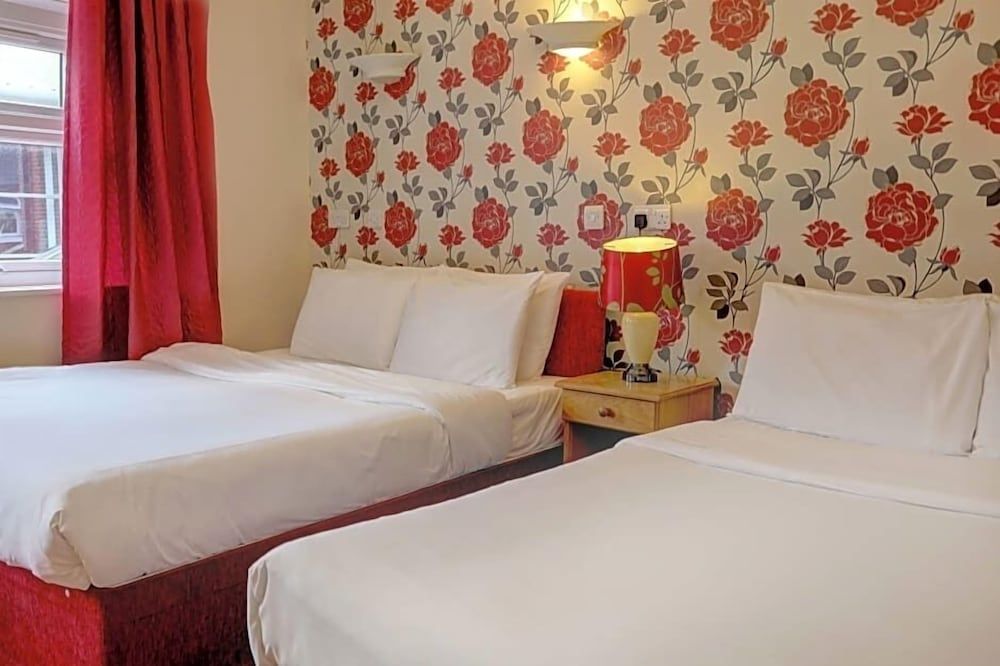 undefined Baylis Park Hotel 10