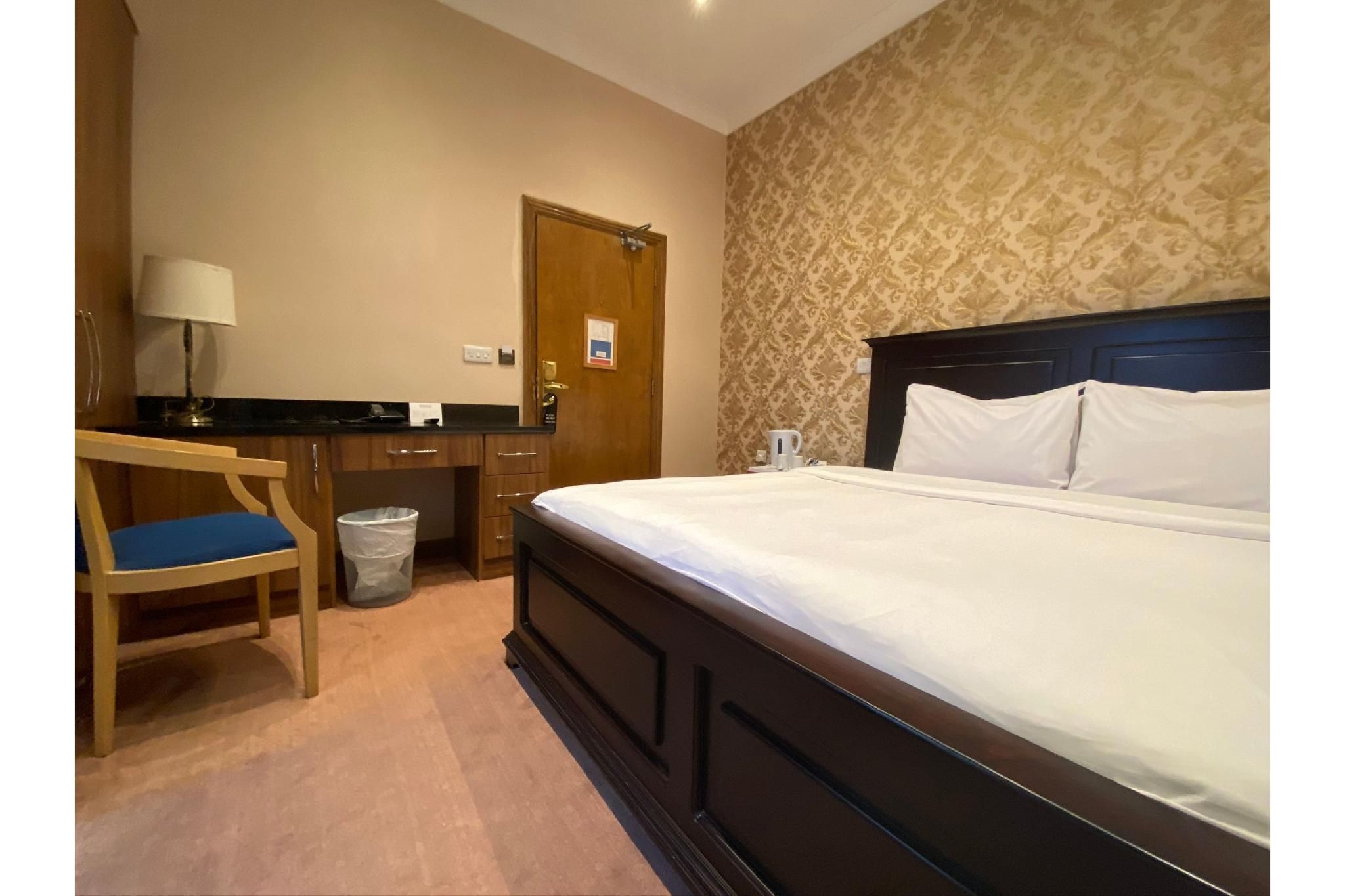 undefined Baylis Park Hotel 7