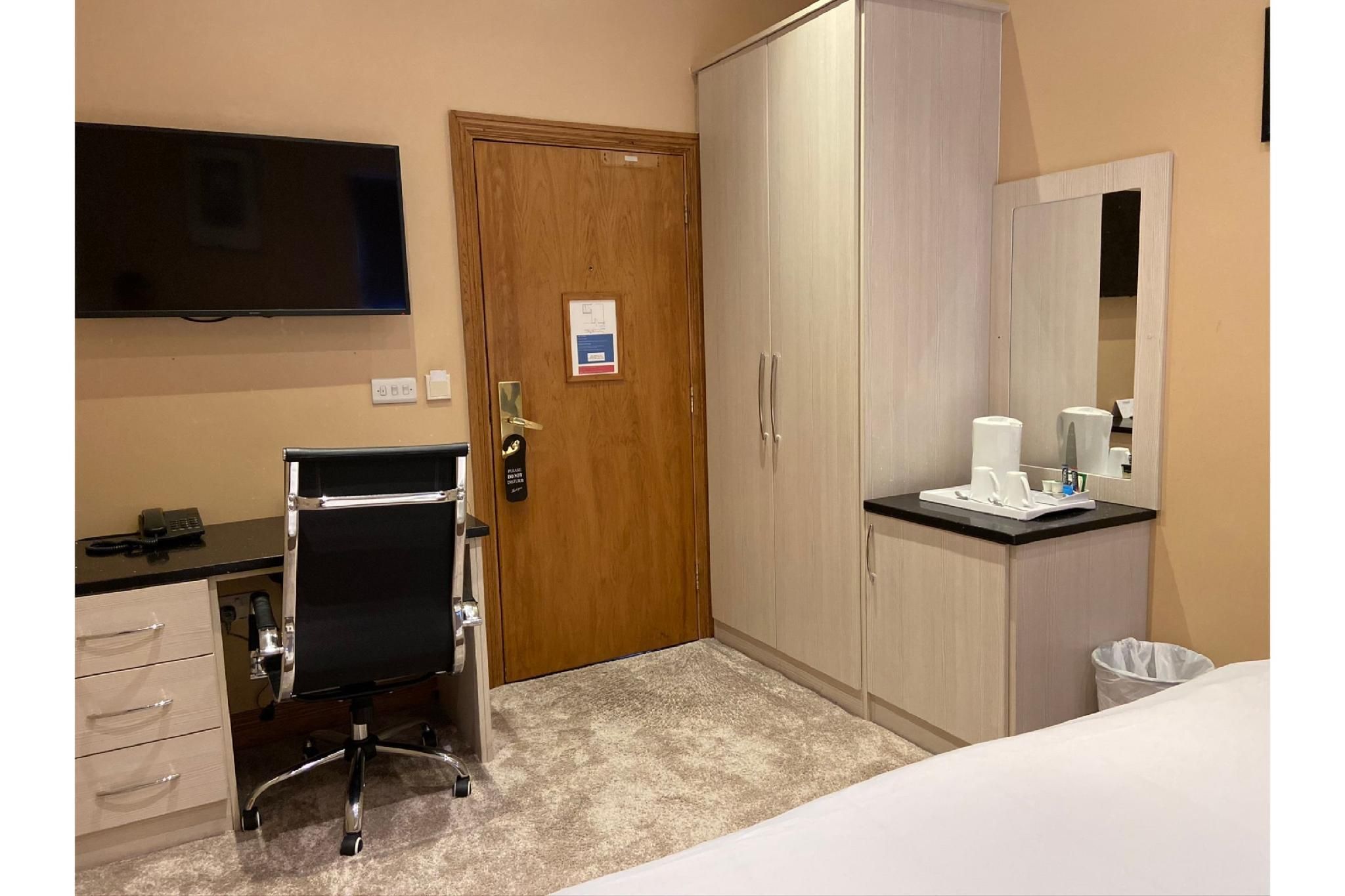 undefined Baylis Park Hotel 9