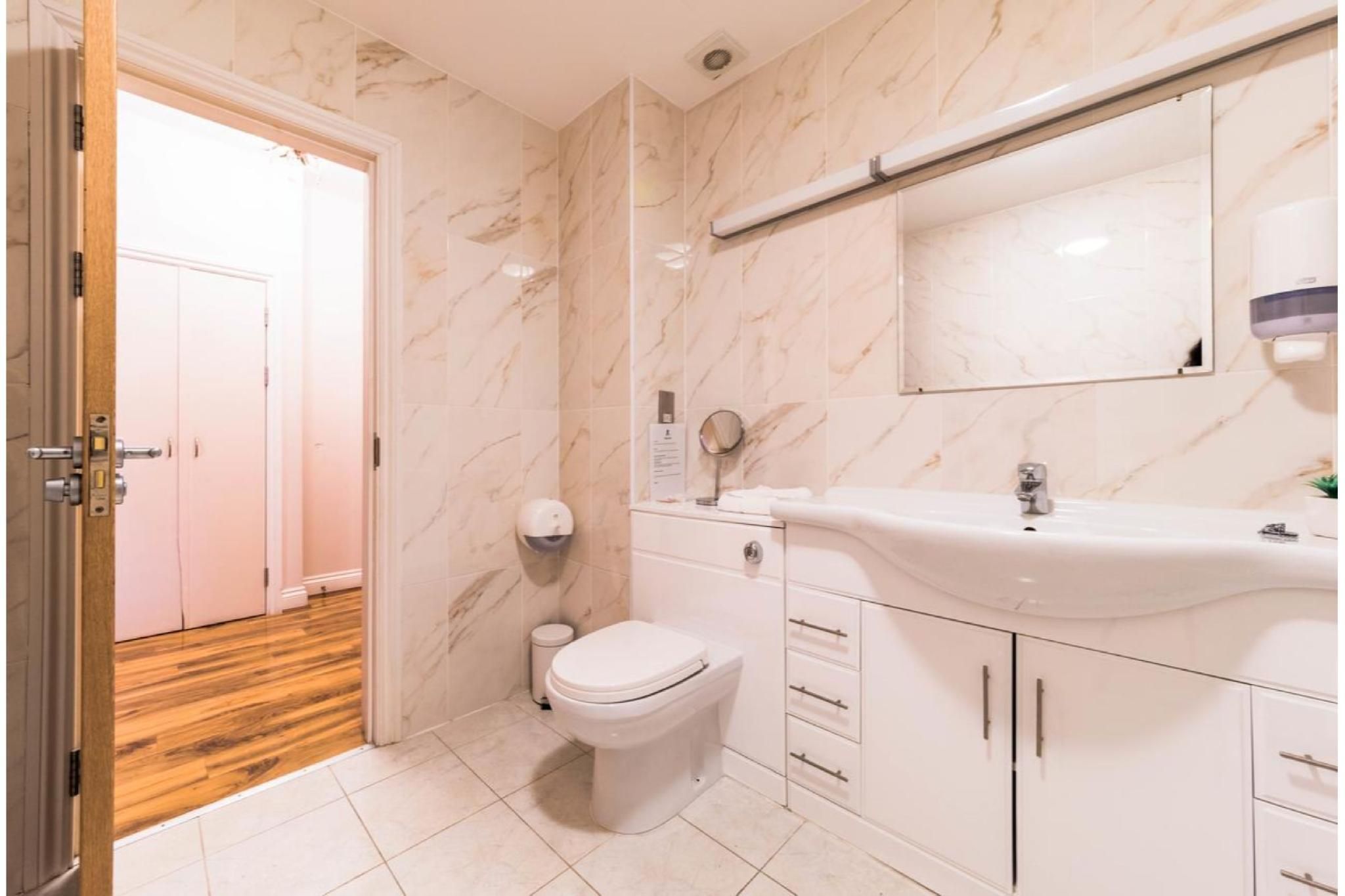 undefined Baylis Park Hotel 8