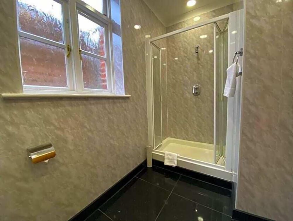 Baylis Park Hotel Twin Room 3