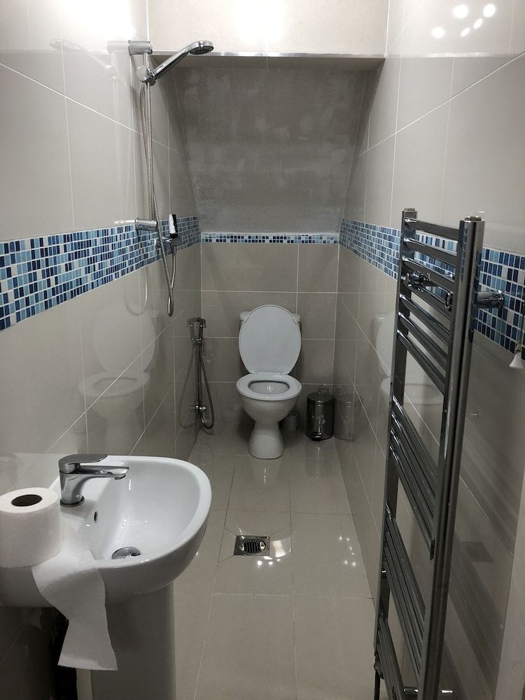 undefined Lovely 3-bed House in Farnham Royal Slough 6