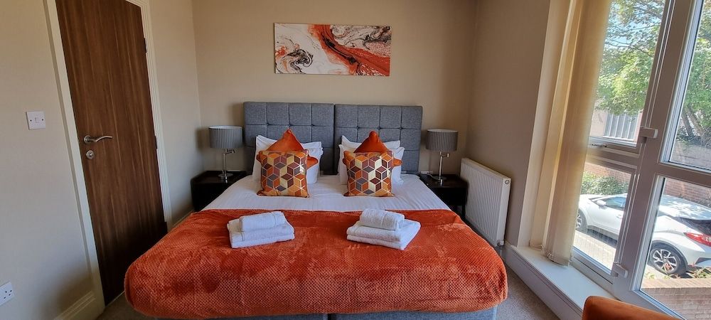 Town Center 4 Bedroom 4 bathroom House Basic House 10