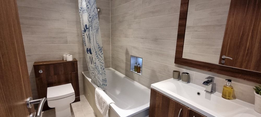 Town Center 4 Bedroom 4 bathroom House Basic House 13