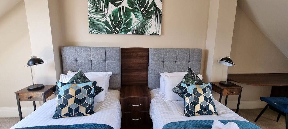 Town Center 4 Bedroom 4 bathroom House Basic House 6