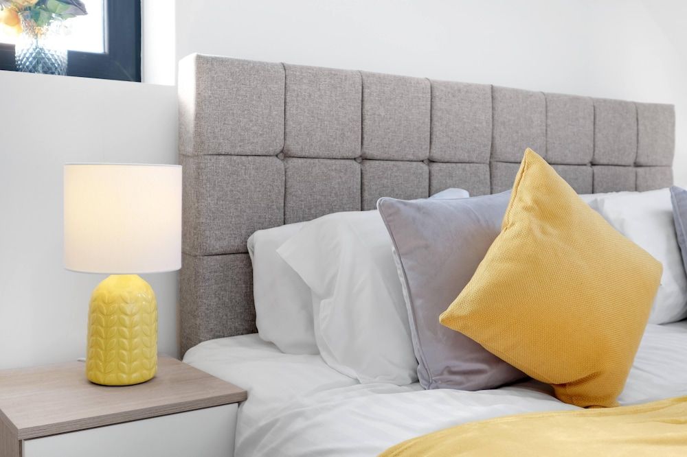 undefined Modern 4 Bedroom House with Parking 5