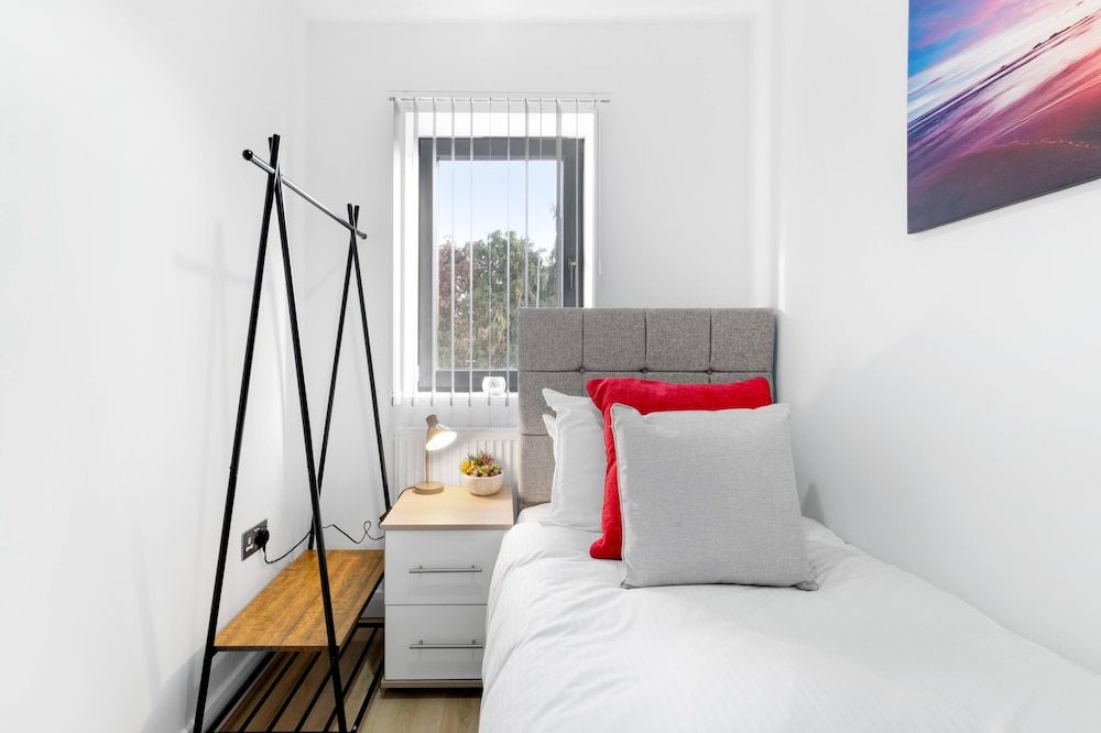 undefined Modern 4 Bedroom House with Parking 4