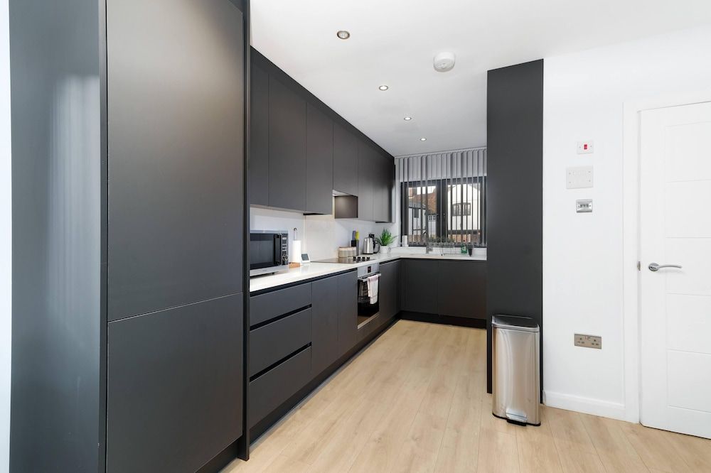 Modern 4 Bedroom House with Parking House, 4 Bedrooms 18