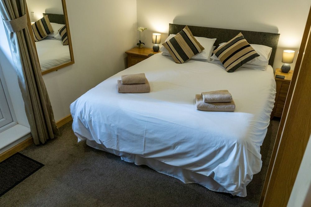 The Windmill Inn Deluxe Double Room 2