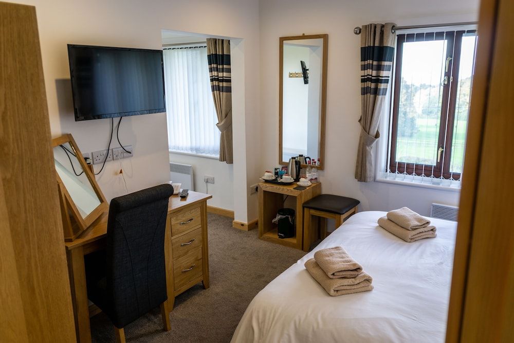 The Windmill Inn Deluxe Triple Room 2