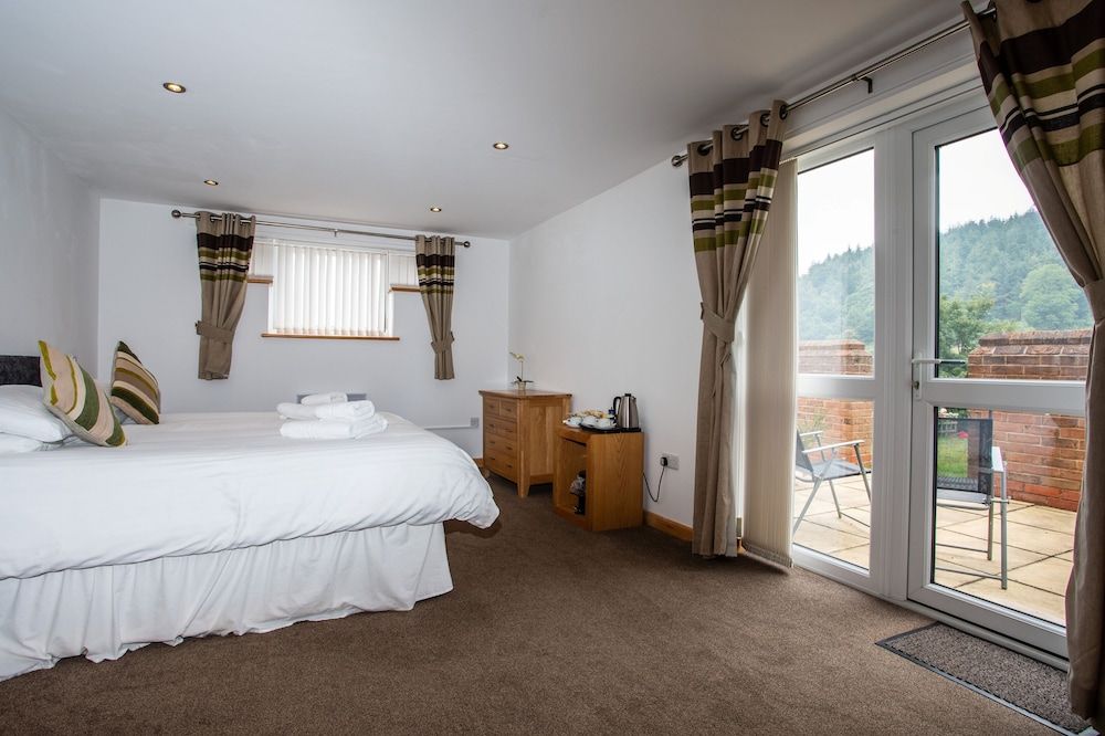 The Windmill Inn Deluxe Quadruple Room, 1 Bedroom 6