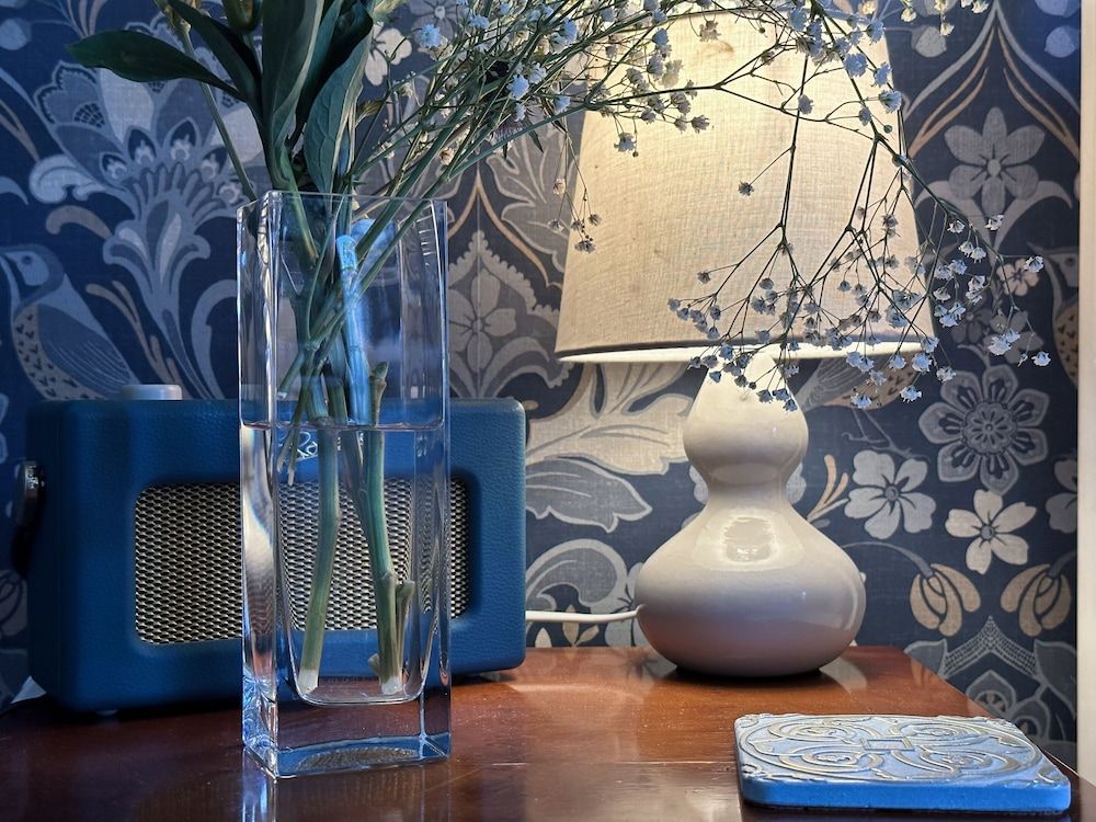 One Drake Road Hotel Comfort Double Room, Shared Bathroom, Courtyard View (South Western Main House) 6