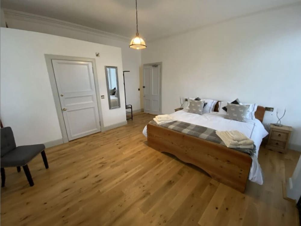 Manor House Triple Room 2