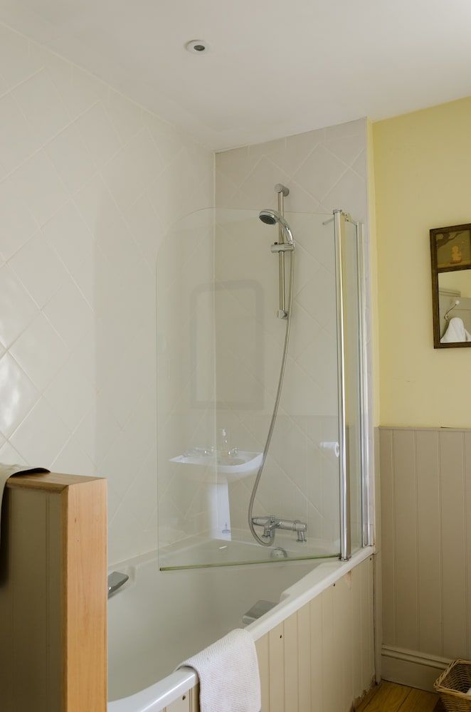 Heron House Double Room with Private External Bathroom 4