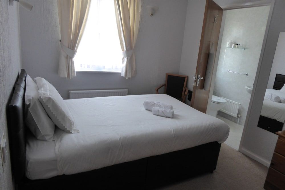 The Capri Single Room 3