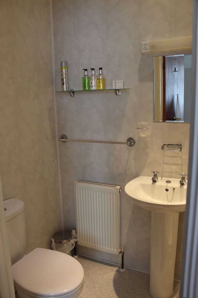 The Capri Single Room 5