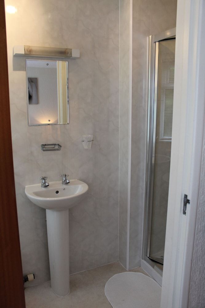 The Capri Single Room 4