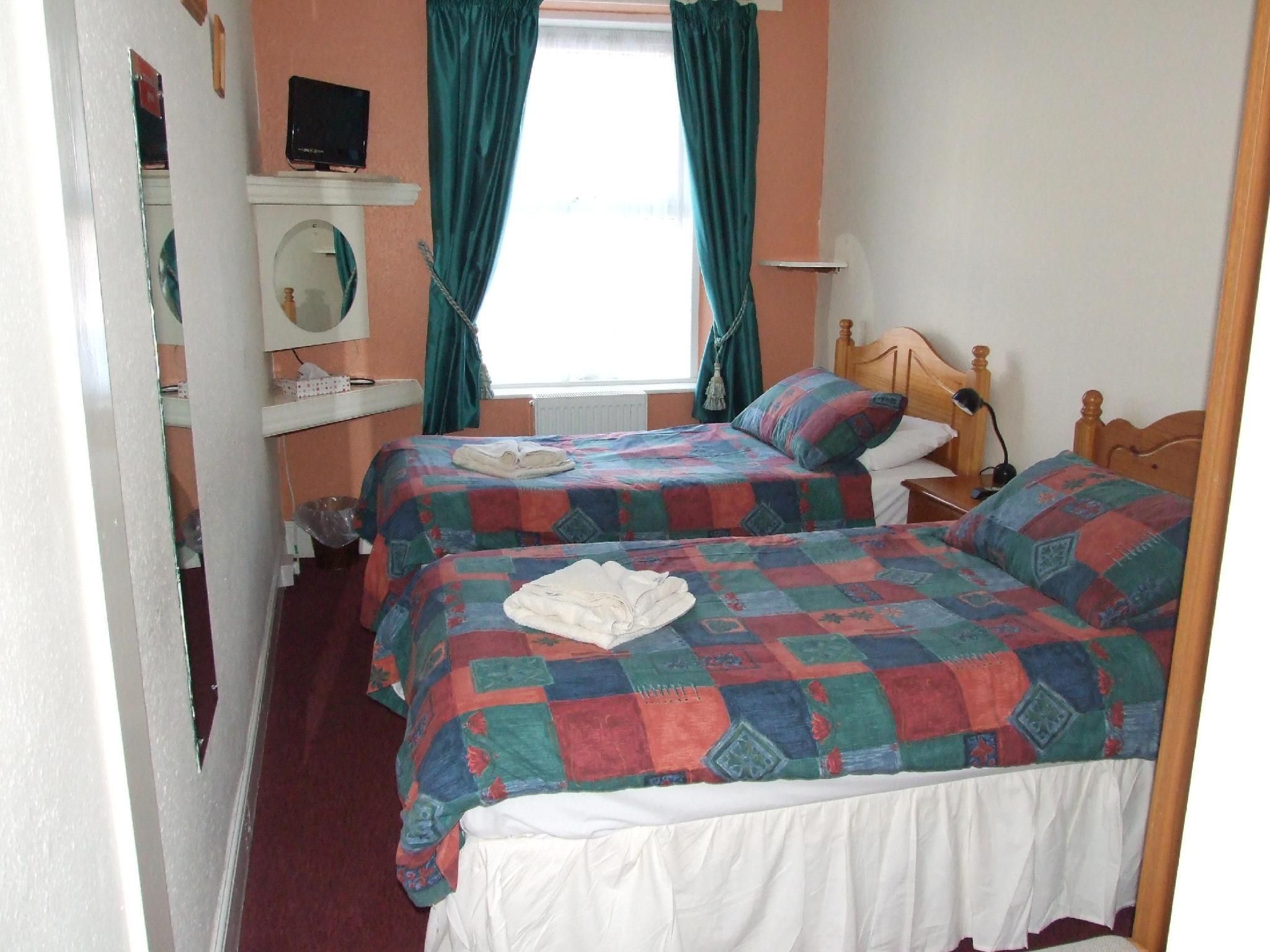 Standard Twin En-Suite