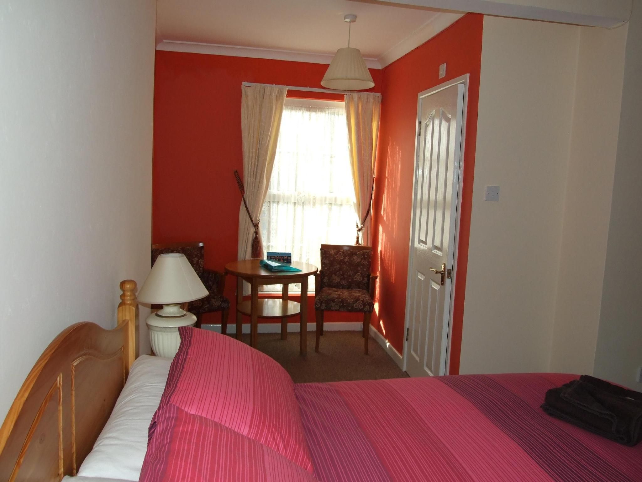 Family Room (2 Adults + 2 Children)