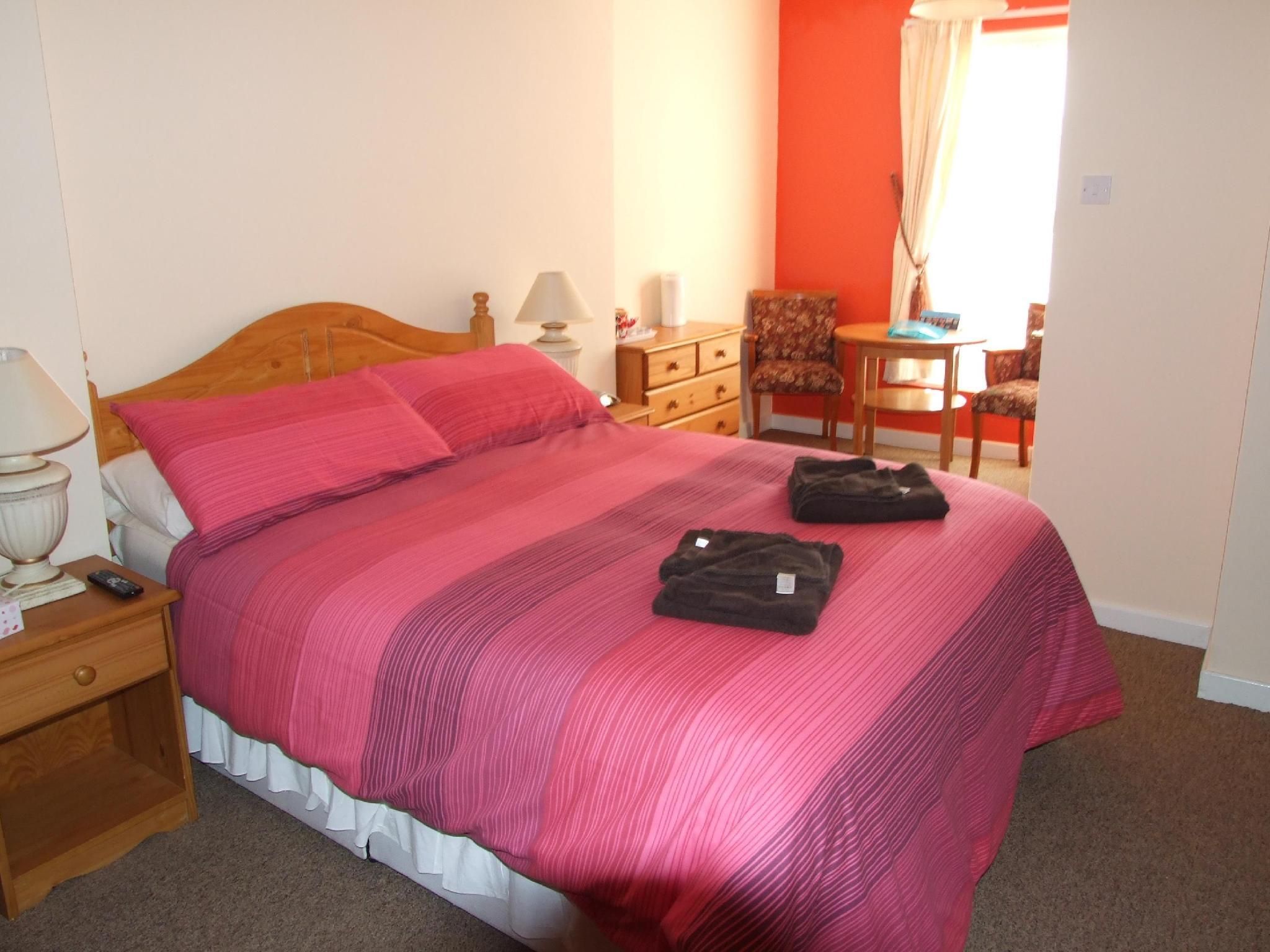 Family Room (2 Adults + 2 Children)