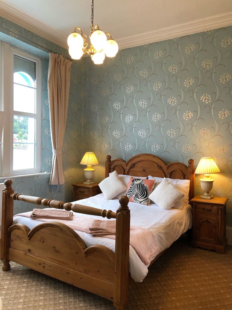 Deluxe / Honeymoon Room