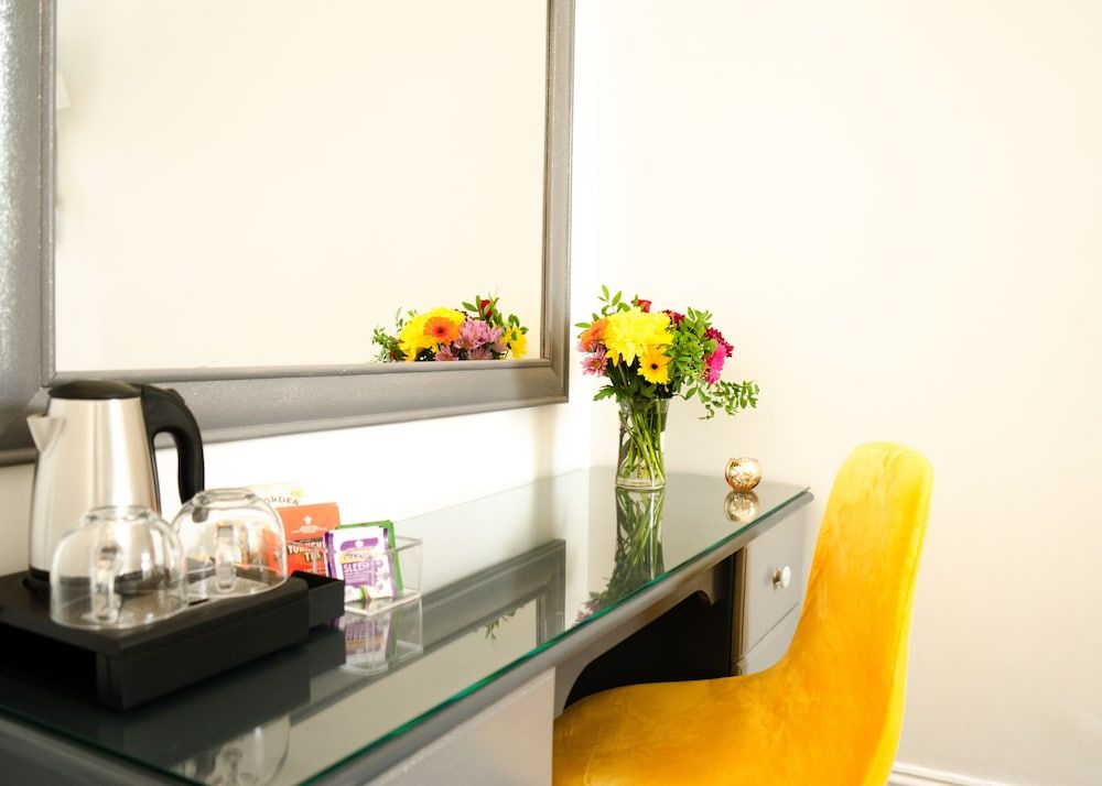 Gresham Court Standard Double Room 7