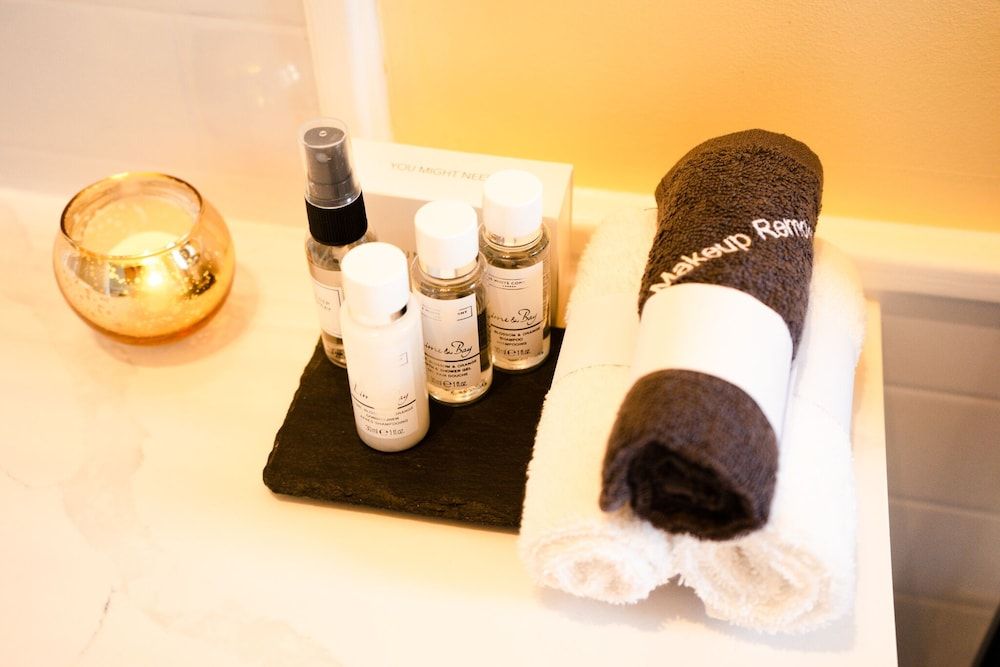 Gresham Court Standard Double Room 5