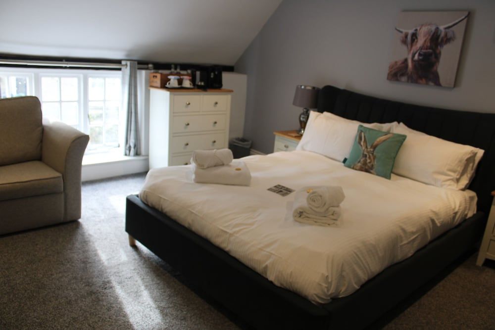 The White Lion Deluxe Suite, Ensuite 2