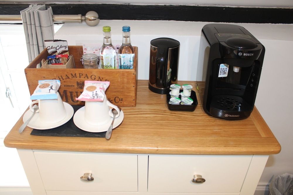 The White Lion Deluxe Suite, Ensuite 8