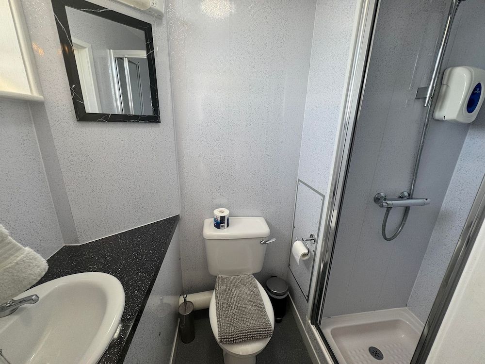 The Jubilee Hotel West- with Spa Facilities Silver Family of 3 11